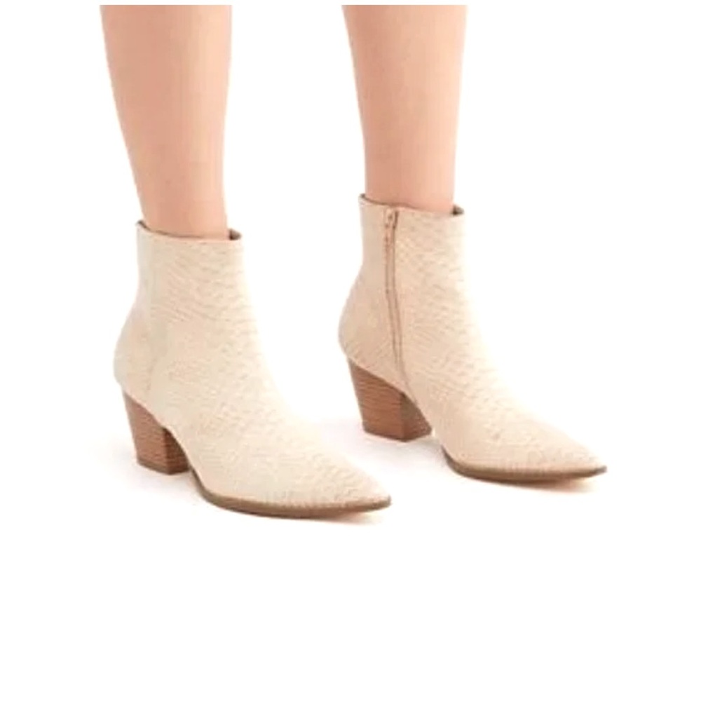 Free People Going West white snakeskin ankle boot. #freepeople